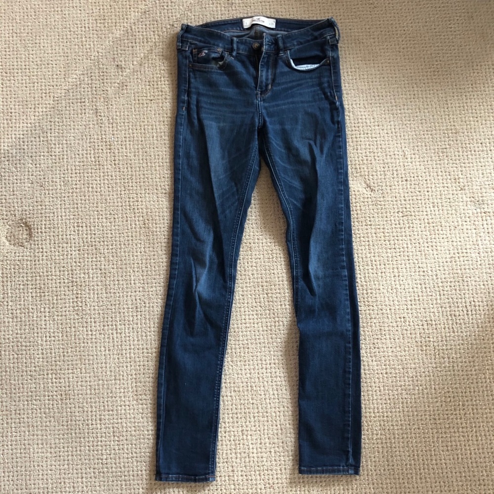Dark wash Hollister skinny jeans